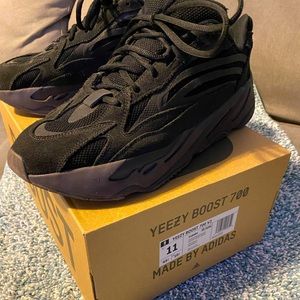 Men’s Yeezy Boost 700 V2 Vanta